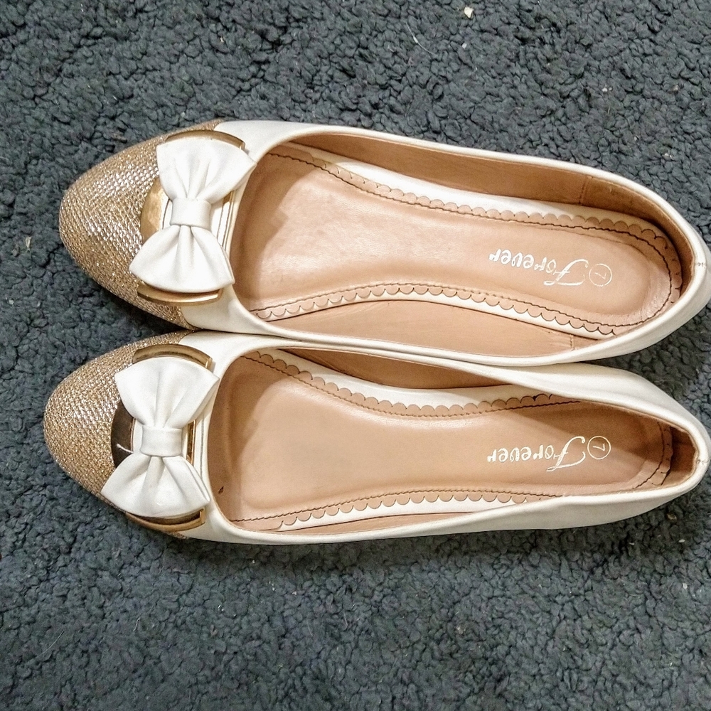 Forever flats size 7 white/gold